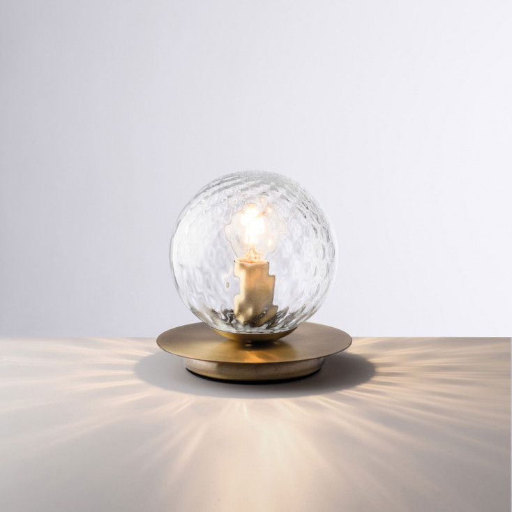 Abat-jour da comodino in metallo con diffusore in vetro dal design moderno