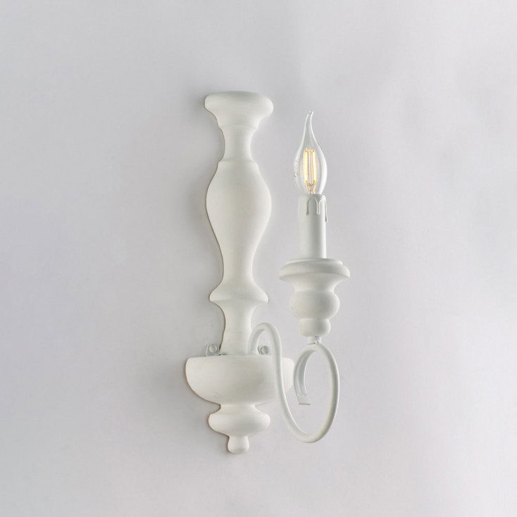 Applique classica da parete con diffusore singolo e struttura in metallo
