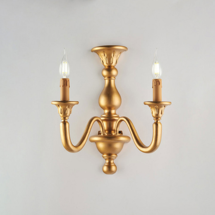 Applique da parete classica con struttura in legno con doppio braccio