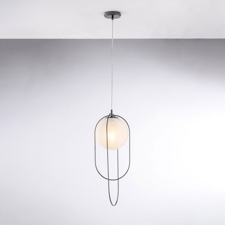 Lampada a sospensione moderna con struttura in metallo e diffusore in vetro