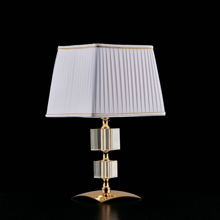 Lampada da comodino classica con struttura in metallo e dettagli in vetro