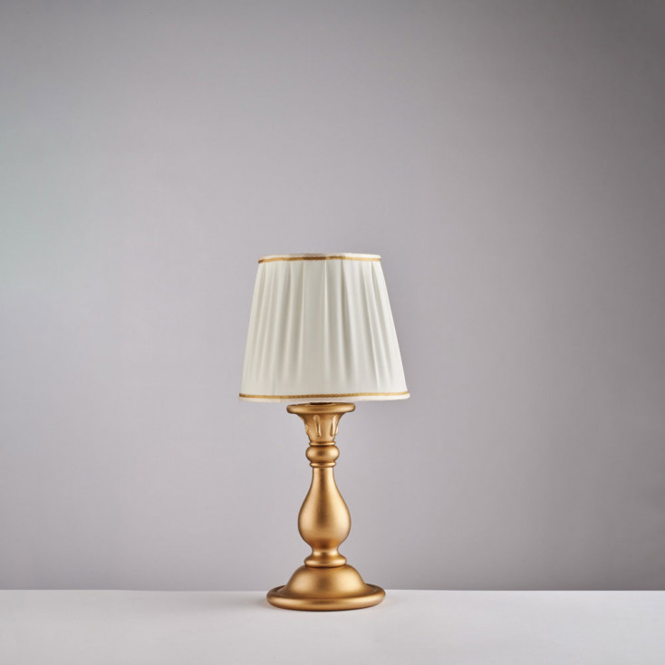 Lampada da comodino classica con struttura in legno e paralume in tessuto