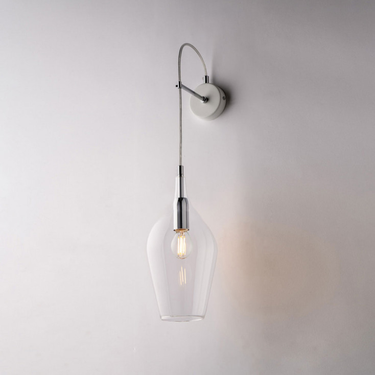 Lampada da parete con singolo diffusore in vetro dal design moderno ed elegante