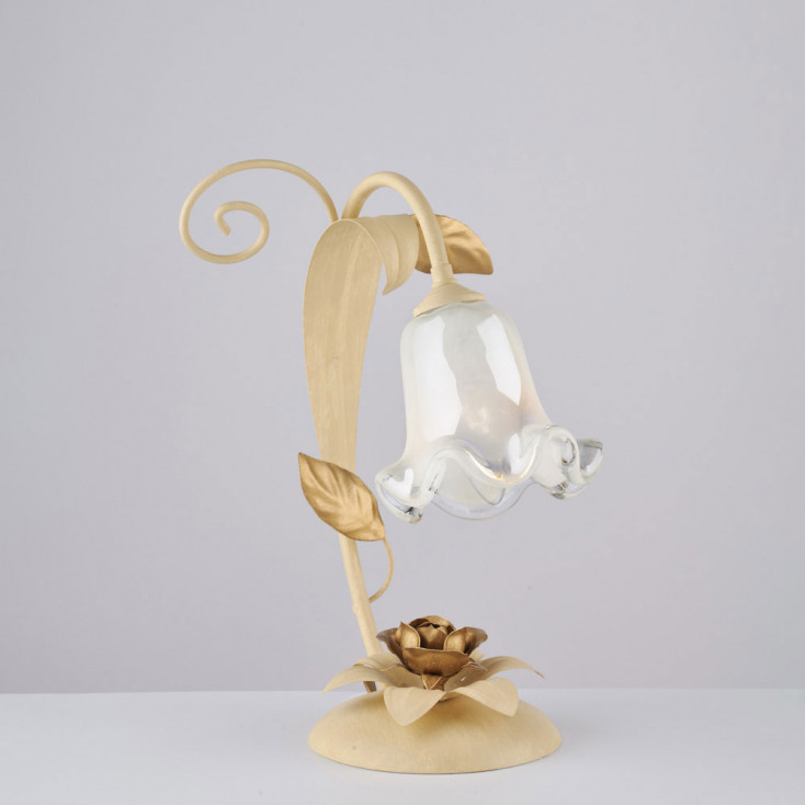 Lampada da tavolo classica con diffusore in vetro e struttura in metallo