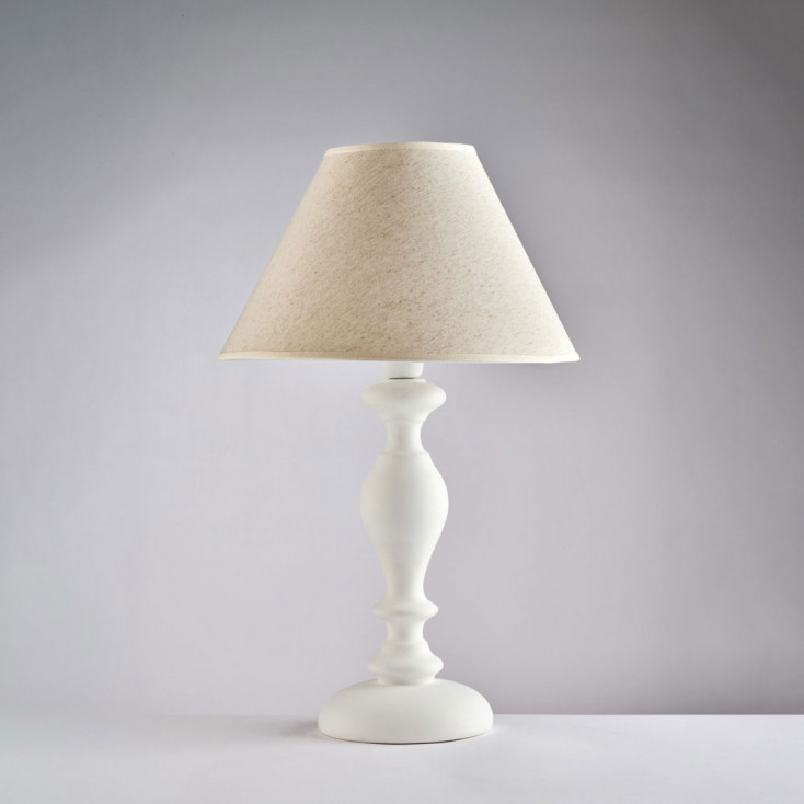 Lampada da tavolo classica con struttura in metallo e paralume in tessuto