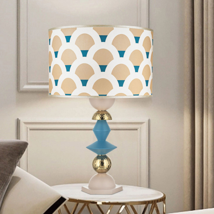 Lampada da tavolo in amrmorino con paralume in tessuto