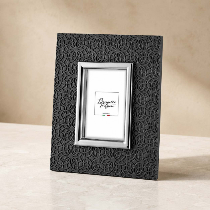 Portafoto in marmorino floreale da tavolo dal design moderno ed elegante