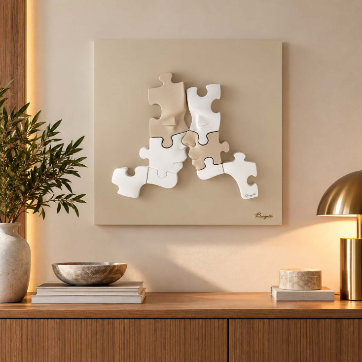 Quadro moderno con pannello in legno e soggetto con visi in marmorino