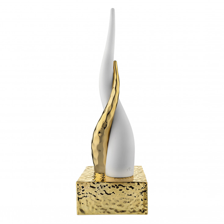 Scultura da tavolo grande con corni intrecciati e base dorata