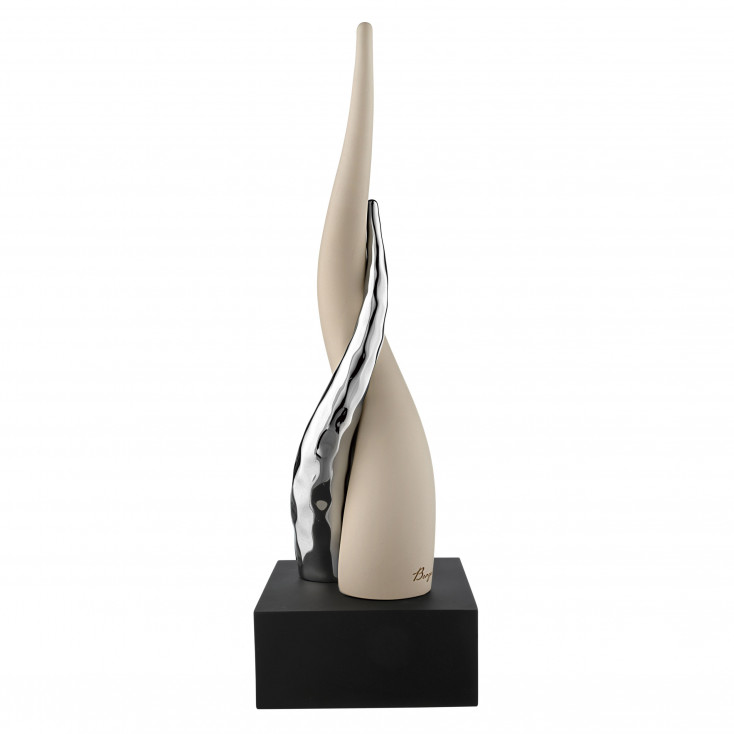 Scultura da tavolo grande con corni intrecciati e base nera