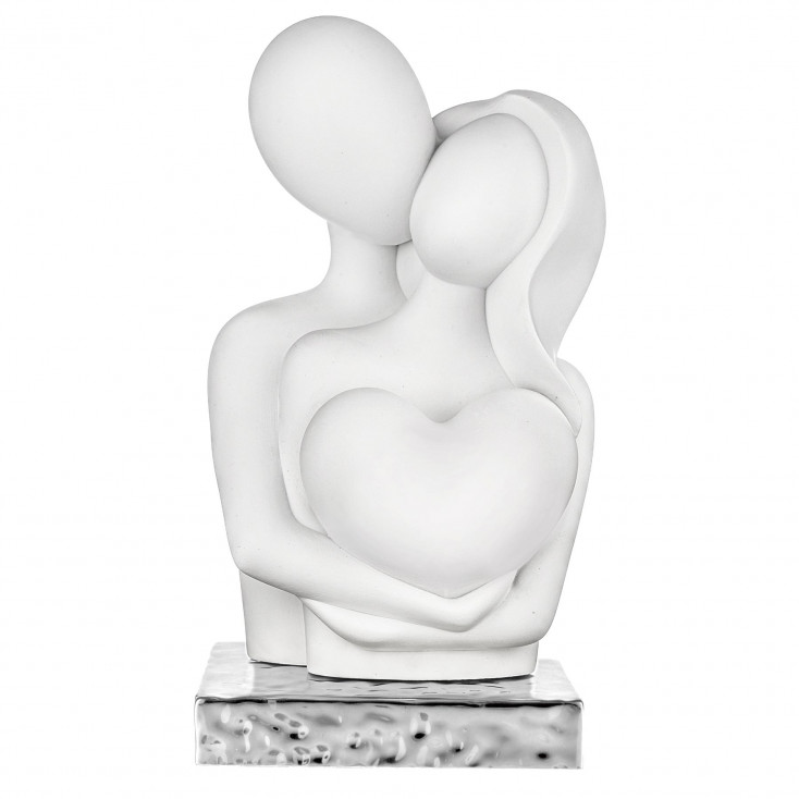 Scultura grande con abbraccio di innamorati con cuore in marnorino