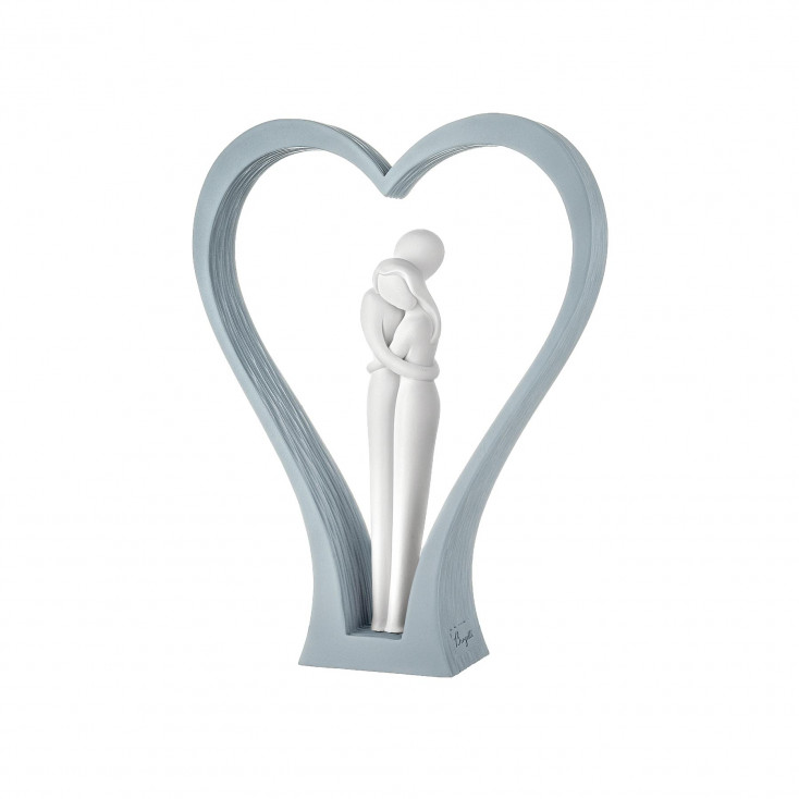 Scultura grande in marnorino con innamorati abbracciati