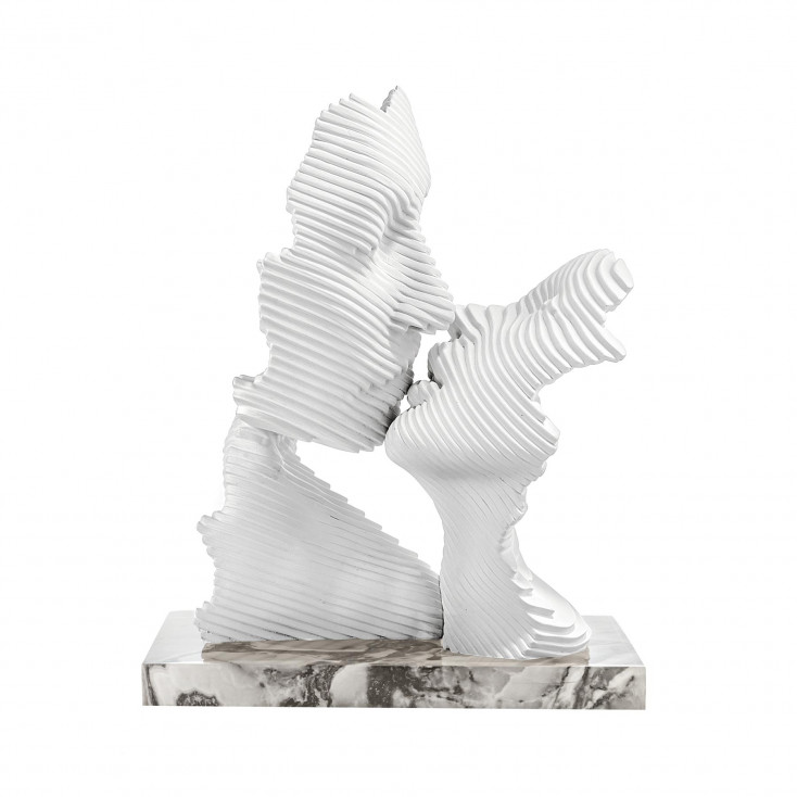 Scultura in marmorino grande con base marmo bianco