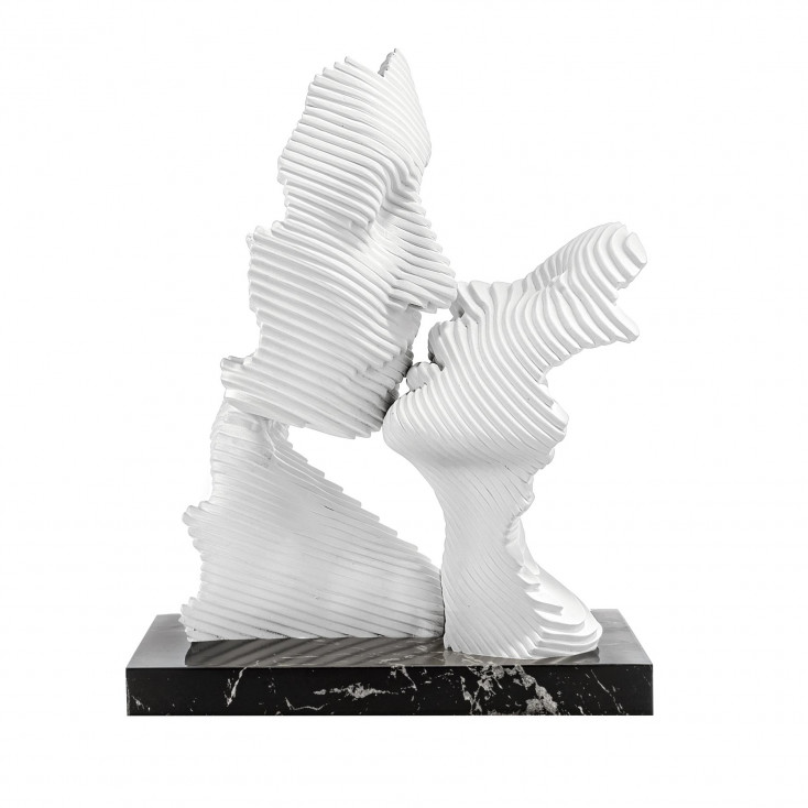 Scultura in marmorino grande con base marmo nero