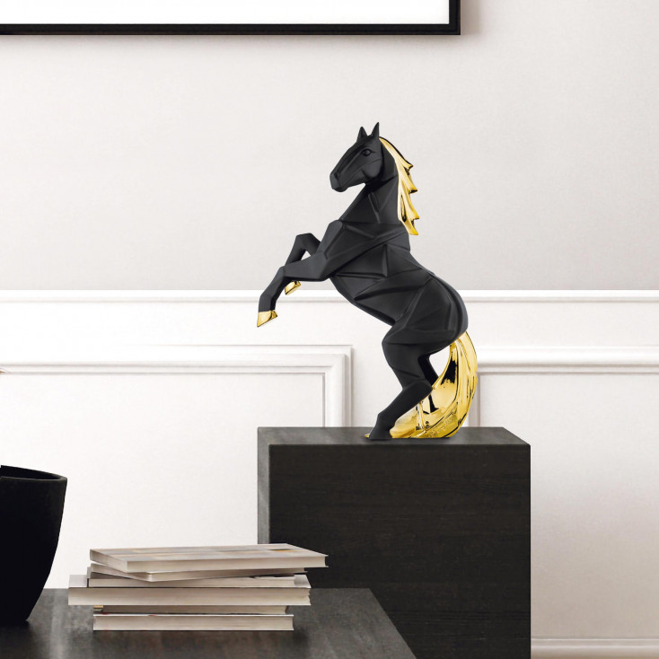 Scultura media in marmorino dal design moderno