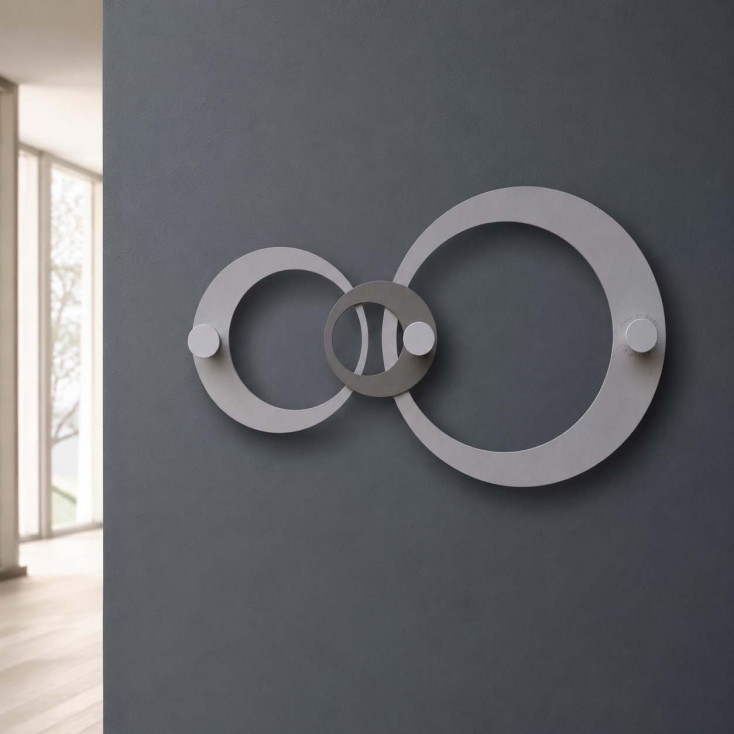 Appendiabiti a parete con cerchi in legno e ganci in alluminio 