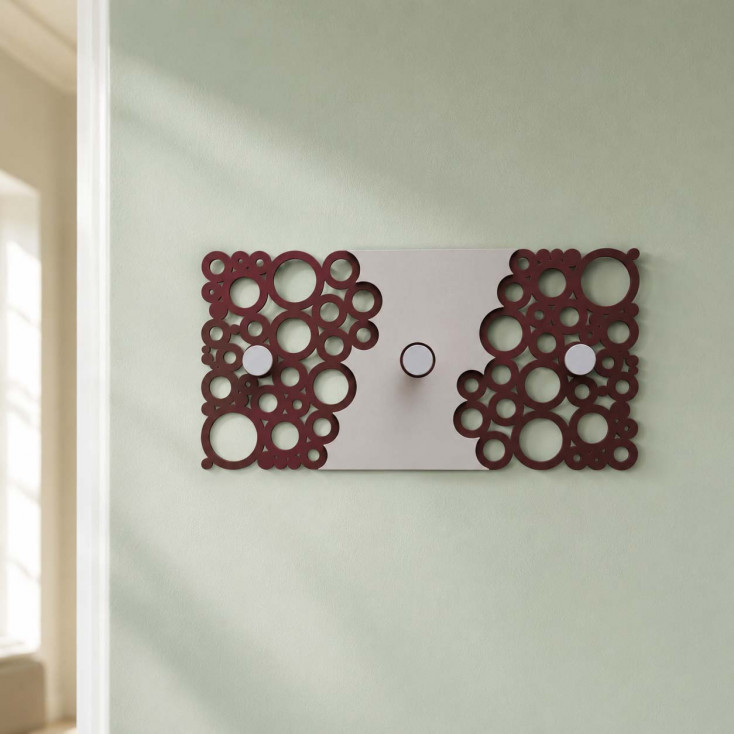 Appendiabiti da parete con pannello in legno e 3 pomelli dal design moderno