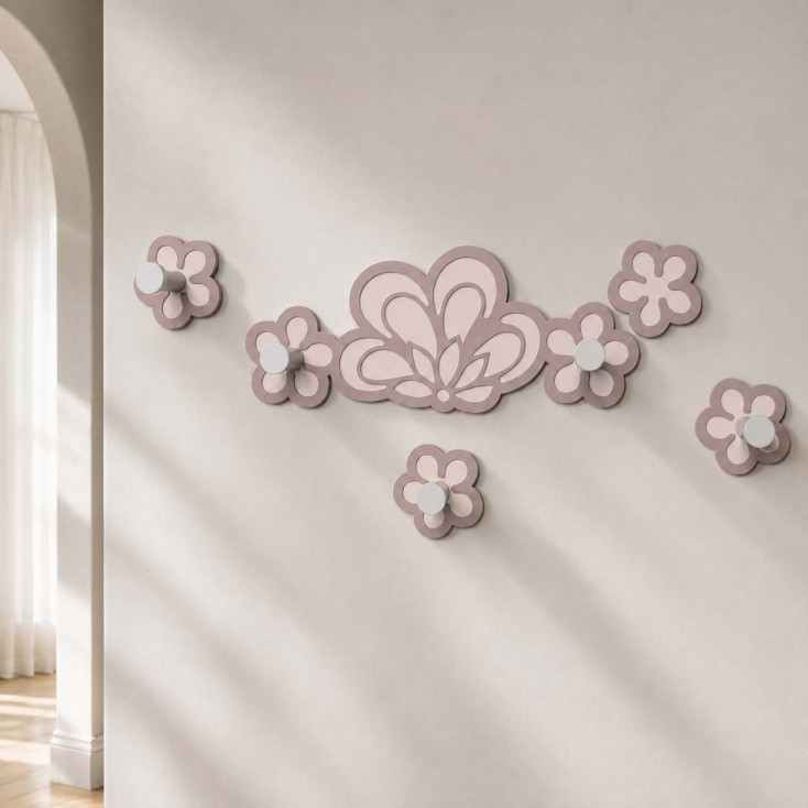 Appendiabiti da parete elegante con fiorellini in legno