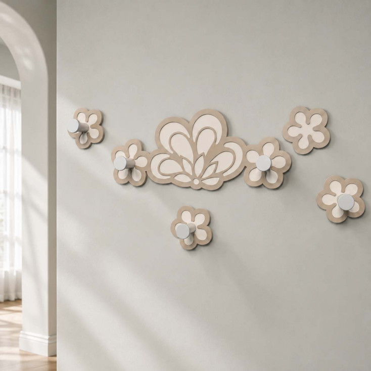 Appendiabiti da parete moderno con ganci in alluminio e fiori in legno