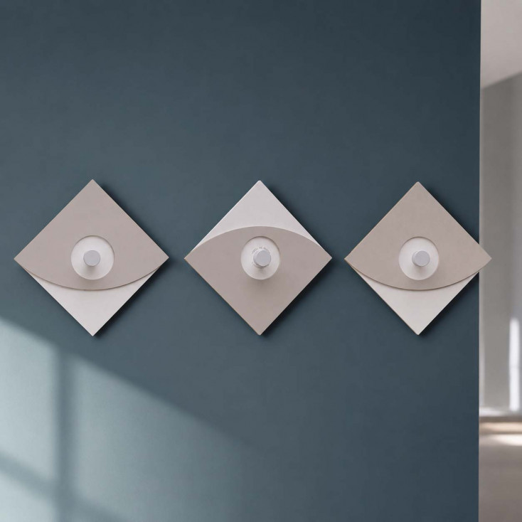 Appendiabiti design da ingresso con 3 ganci e pannelli in legno