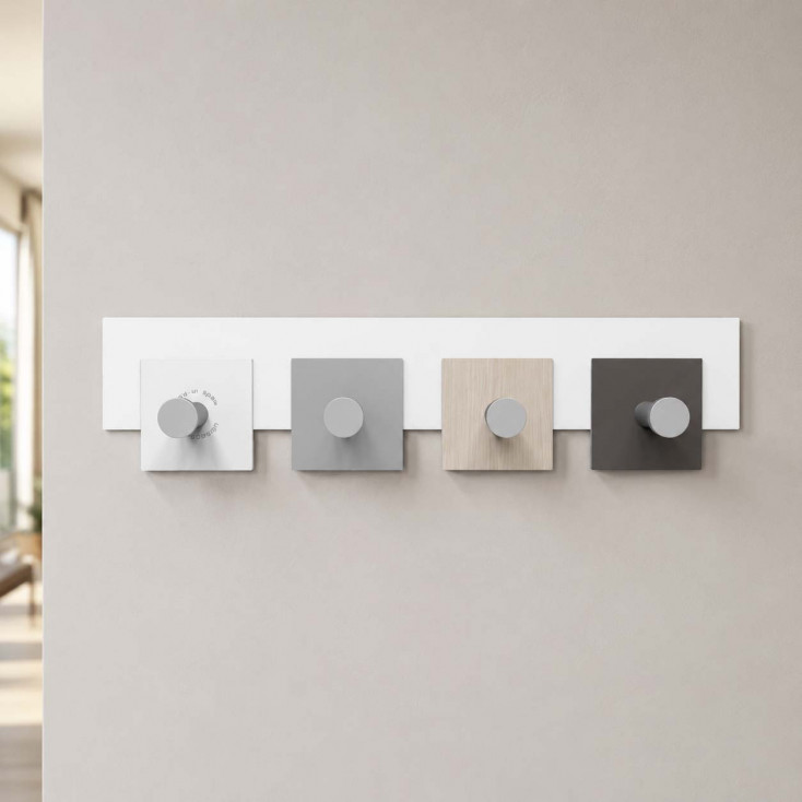 Appendiabiti di design moderno con pannello in legno 4 ganci