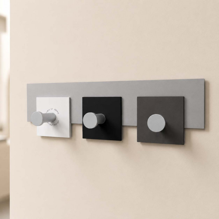Appendiabiti moderno da muro in legno con 3 ganci
