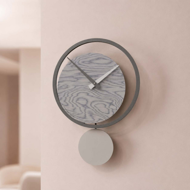 Orologio da parete a pendolo in legno dal design moderno