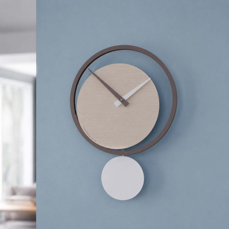 Orologio da parete a pendolo in legno dal design moderno