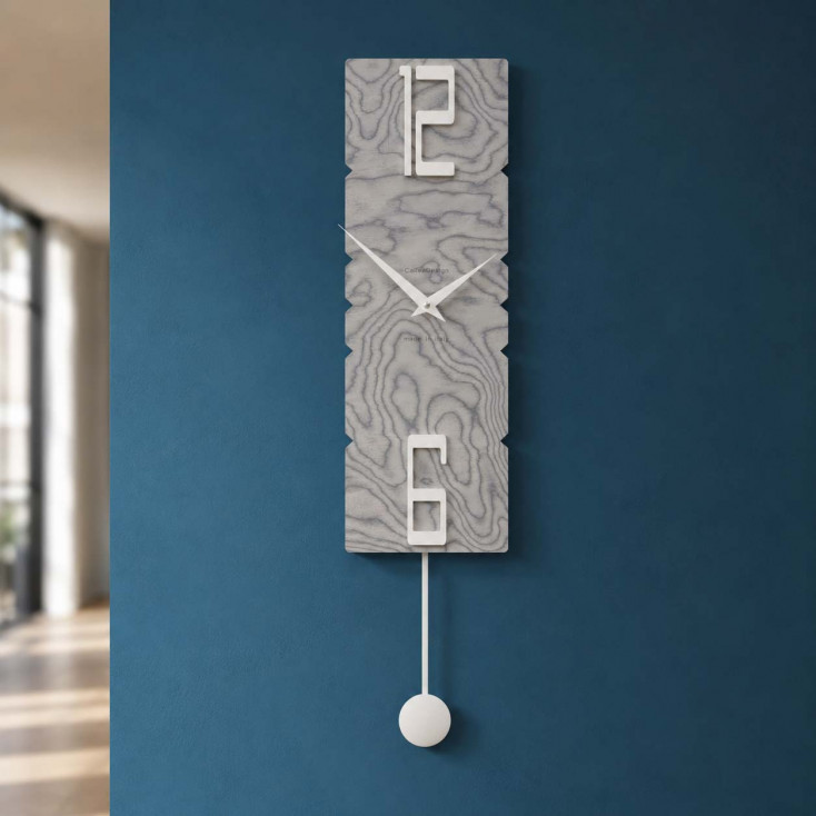Orologio da parete a pendolo in legno dal design moderno ed elegante