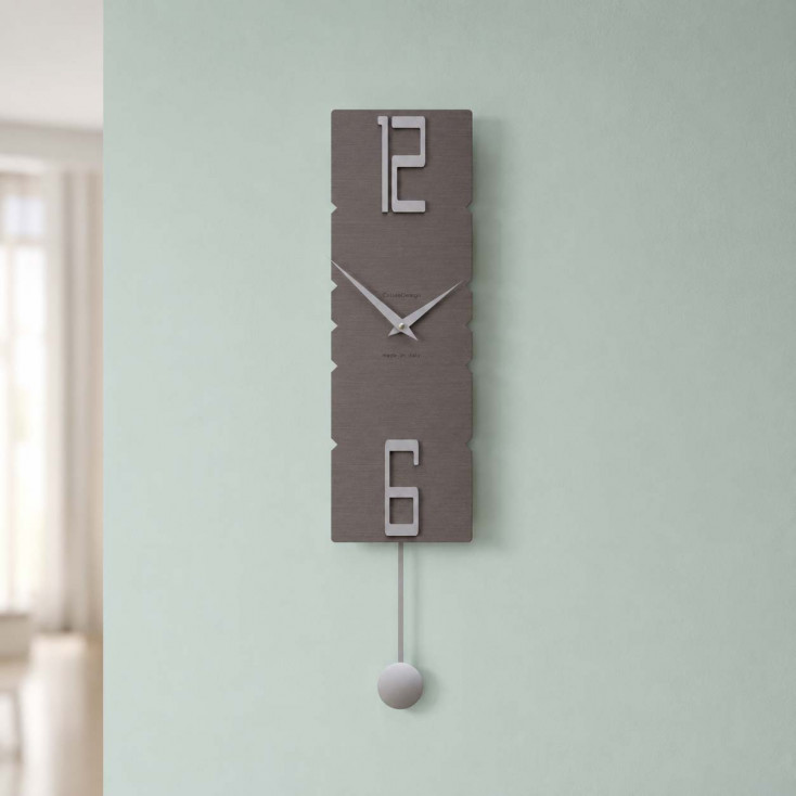Orologio da parete a pendolo in legno dal design moderno ed elegante