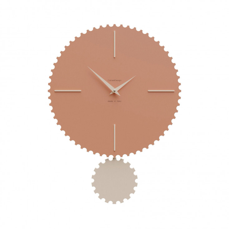 Orologio da parete moderno con pendolo in legno sagomato e finiture eleganti