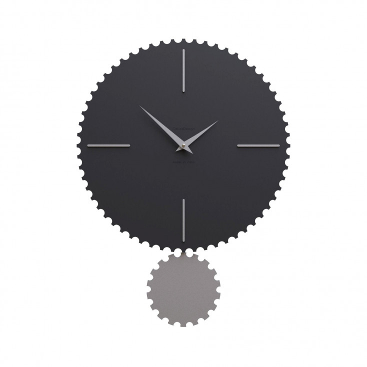 Orologio da parete moderno con pendolo in legno sagomato e finiture eleganti
