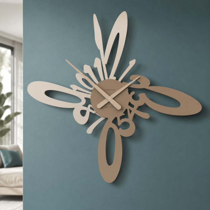 Orologio da parete dal design particolare in legno