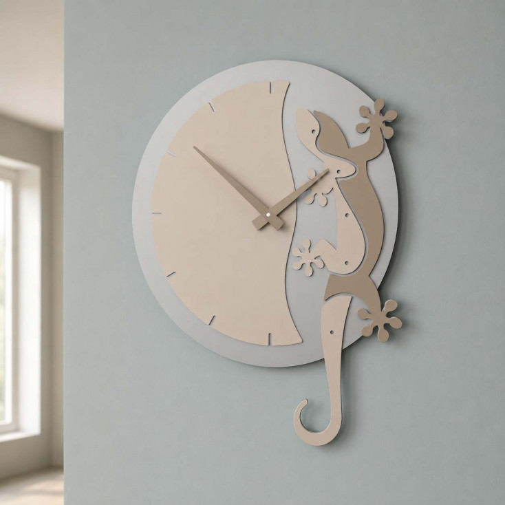 Orologio da parete con geco in legno dal design moderno