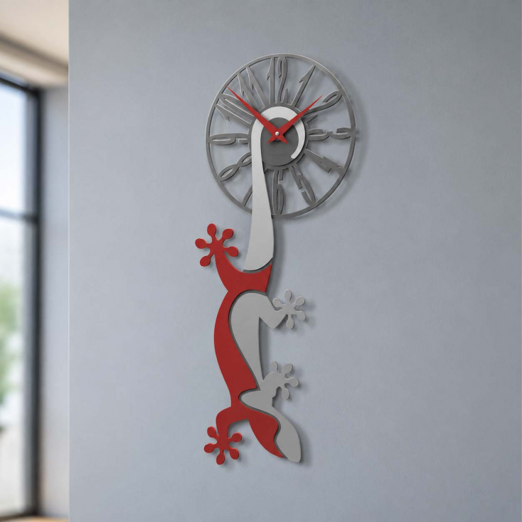 Orologio da parete in legno dal design moderno e particolare