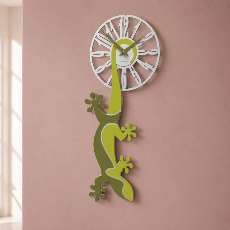 Orologio da parete particolare in legno dal design moderno