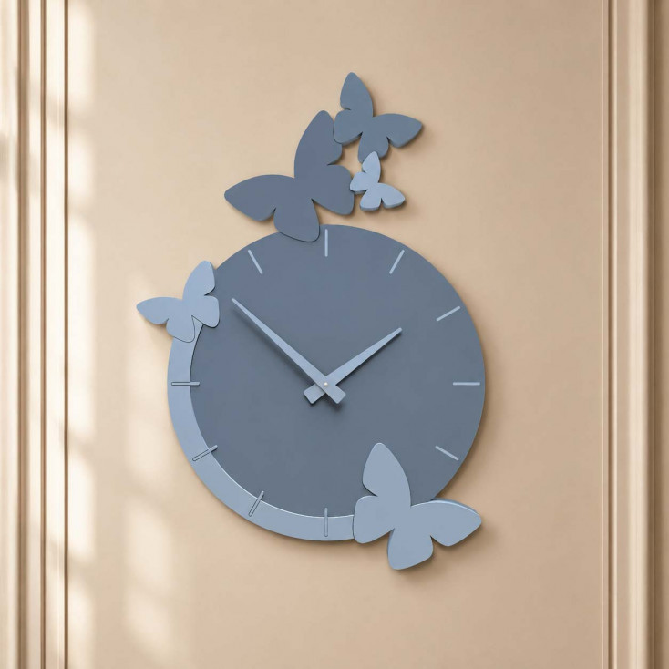 Orologio da parete in legno con farfalle volanti