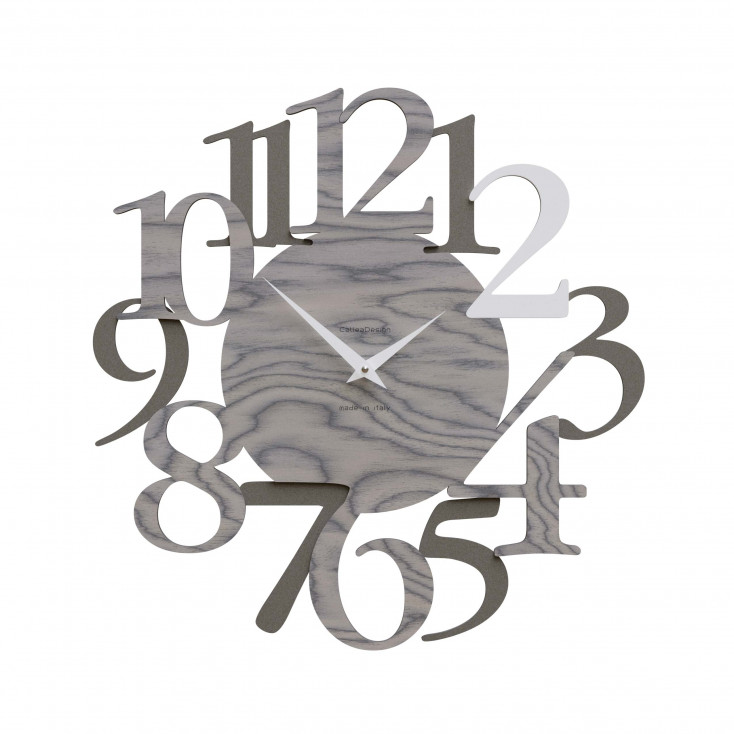 Orologio da parete in legno con numeri dal design moderno