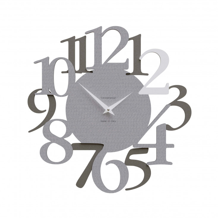 Orologio da parete in legno con numeri dal design moderno