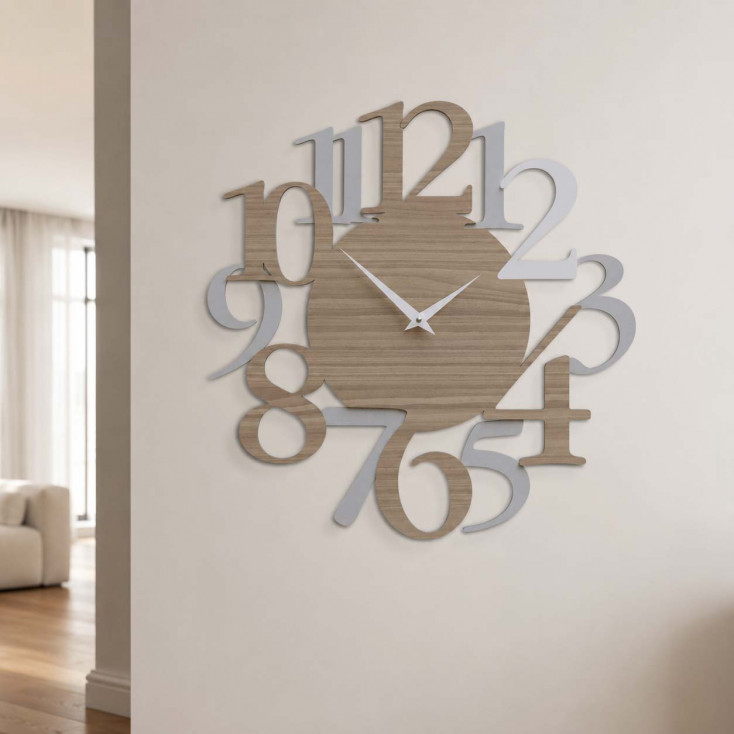 Orologio da parete in legno con numeri dal design moderno