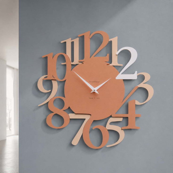 Orologio da parete in legno con numeri dal design moderno