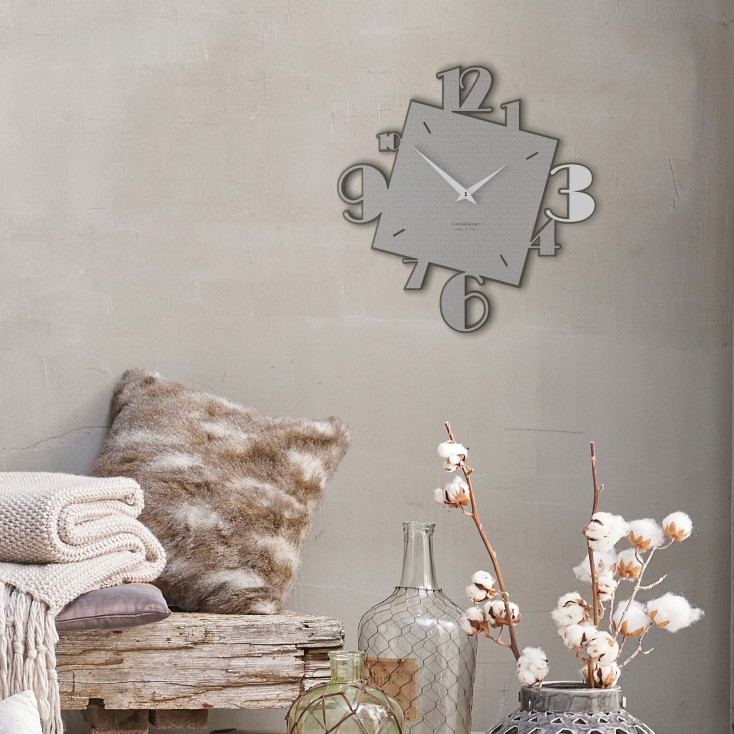 Orologio da parete in legno dal design moderno con quadrante con numeri