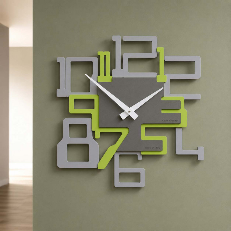 Orologio da parete in legno dal design moderno ed elegante
