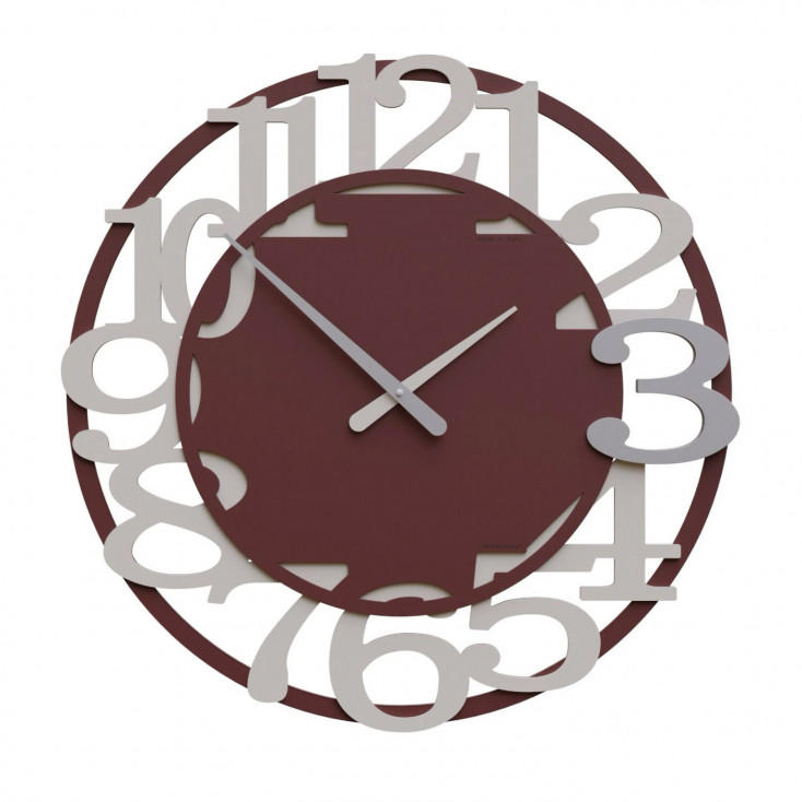 Orologio da parete moderno in legno con numeri decorativi e lancette in metallo