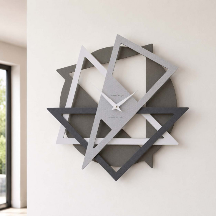 Orologio da parete moderno con forme geometriche da salotto