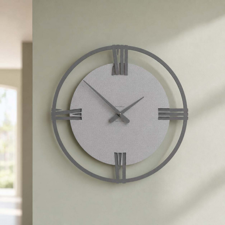 Orologio da parete moderno grande in legno con numeri romani