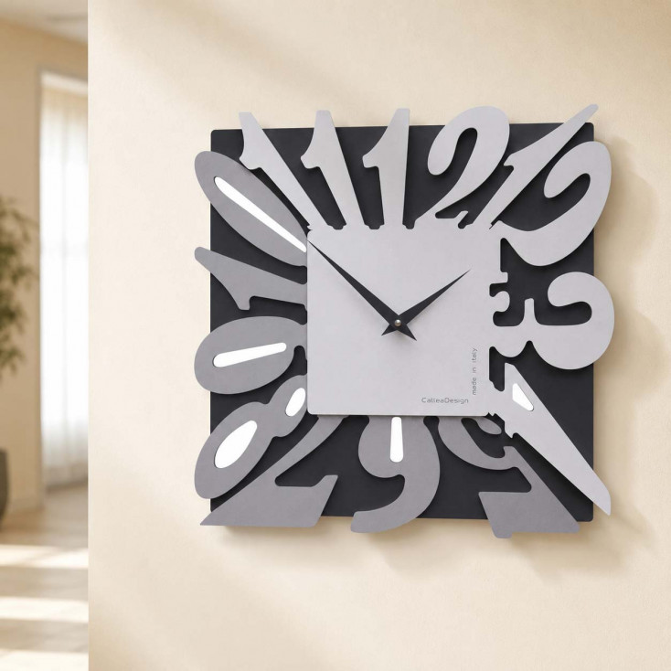 Orologio da parete moderno in legno quadrato con numeri design particolare