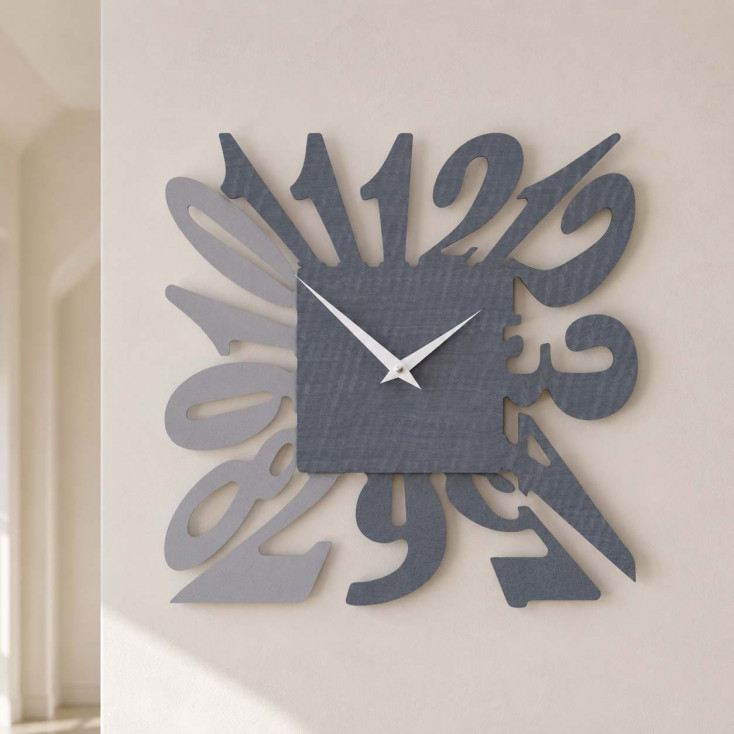 Orologio da parete moderno in legno quadrato con numeri design particolare