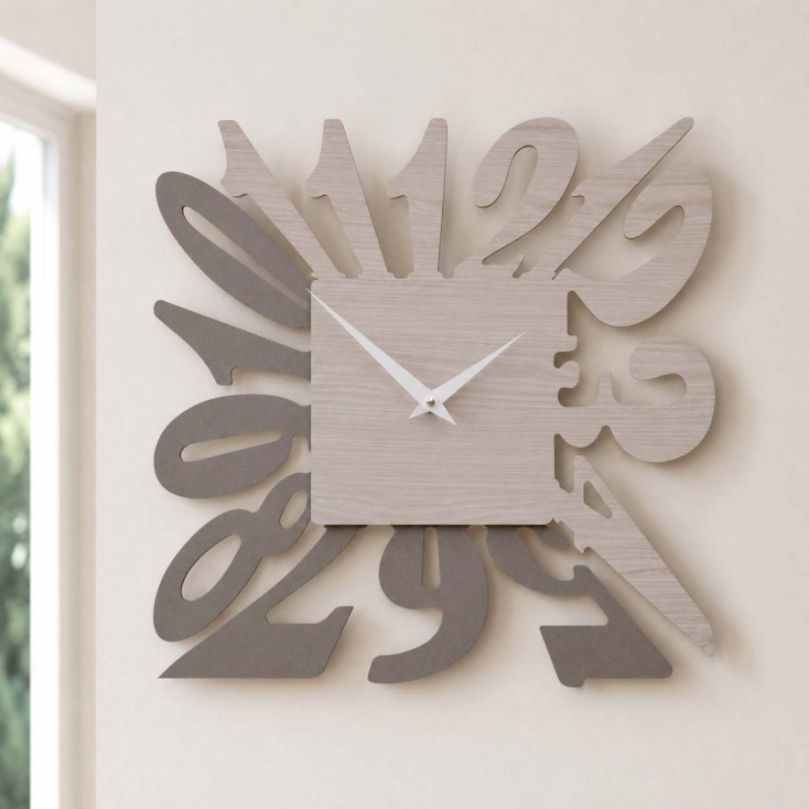 Orologio da parete moderno in legno quadrato con numeri design particolare