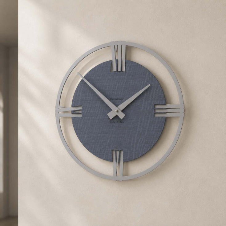 Orologio da parete moderno piccolo in legno con numeri romani